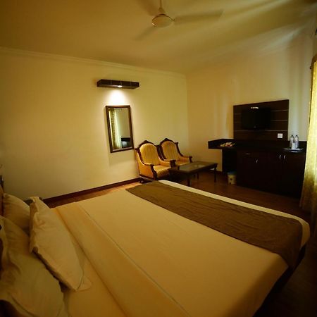 Hotel The Vyshakh Guruvāyūr Exterior foto