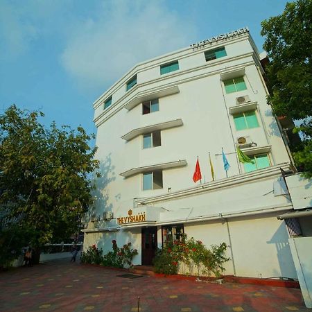 Hotel The Vyshakh Guruvāyūr Exterior foto