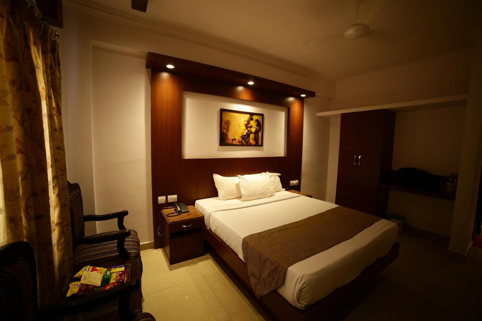 Hotel The Vyshakh Guruvāyūr Exterior foto