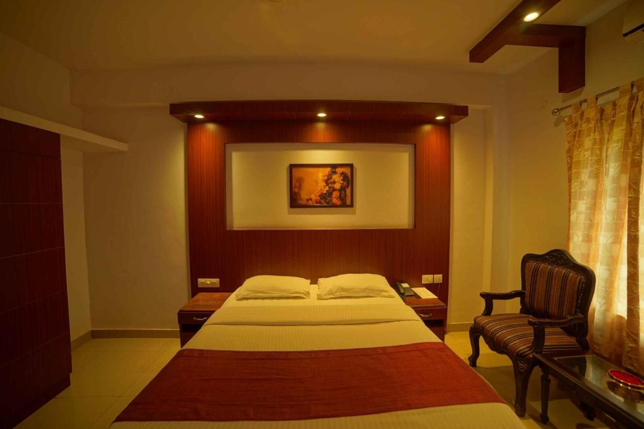 Hotel The Vyshakh Guruvāyūr Exterior foto