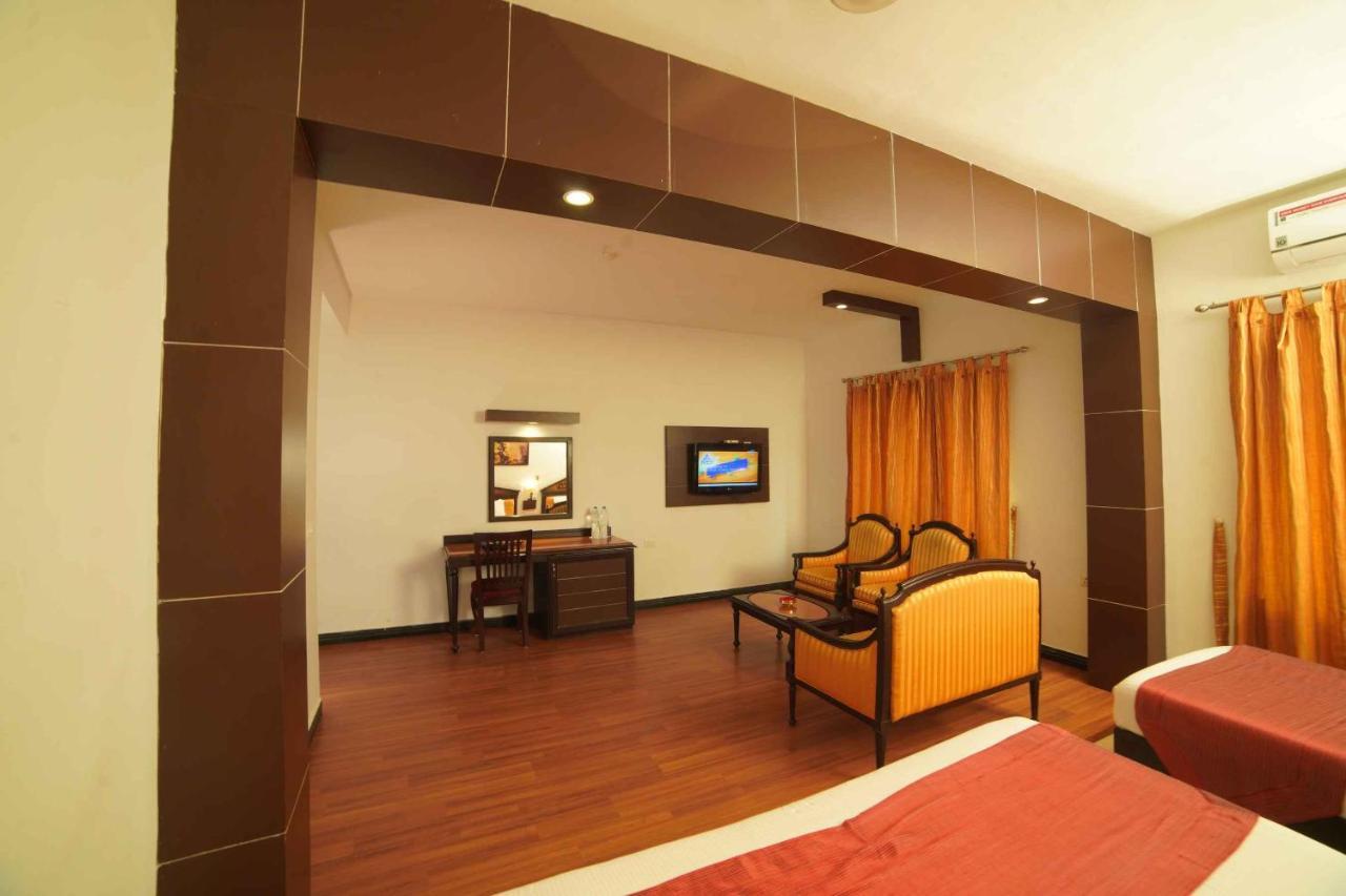 Hotel The Vyshakh Guruvāyūr Exterior foto