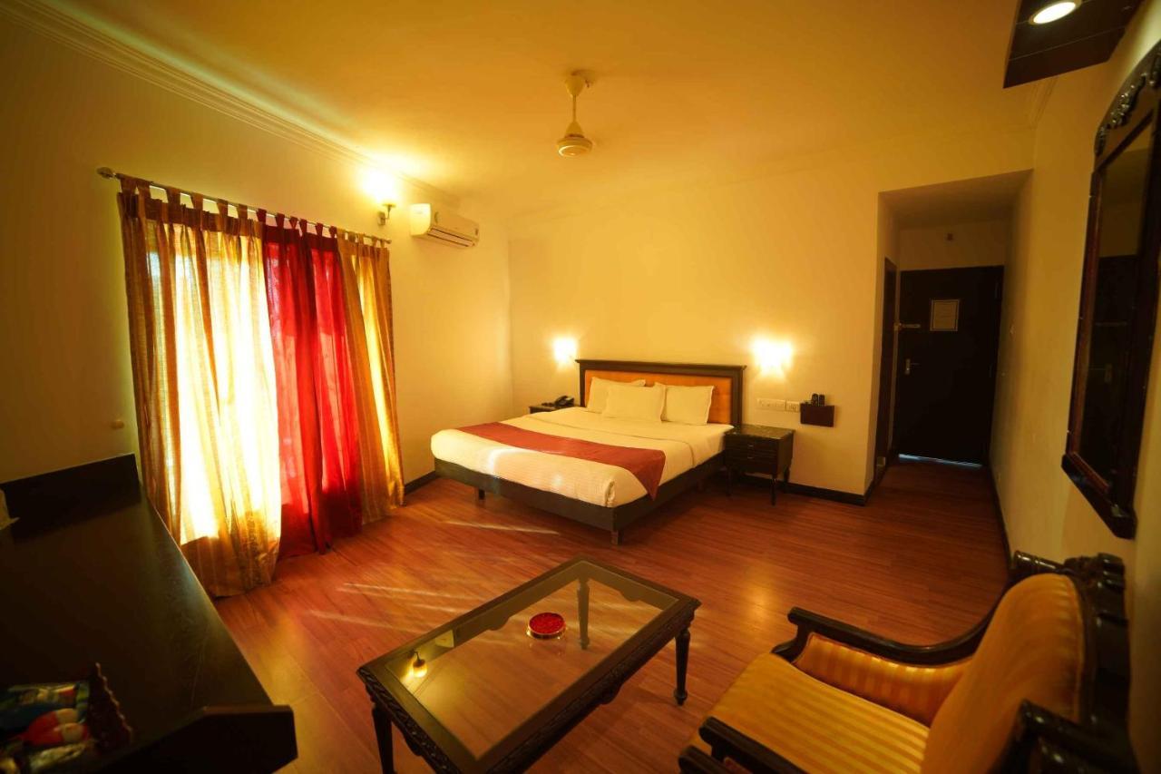 Hotel The Vyshakh Guruvāyūr Exterior foto