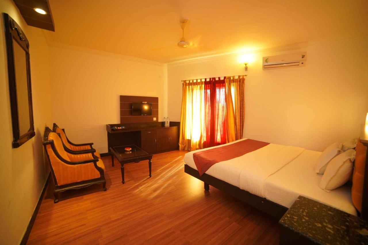 Hotel The Vyshakh Guruvāyūr Exterior foto