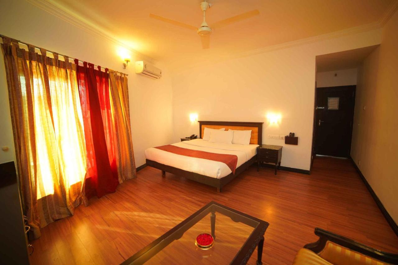 Hotel The Vyshakh Guruvāyūr Exterior foto