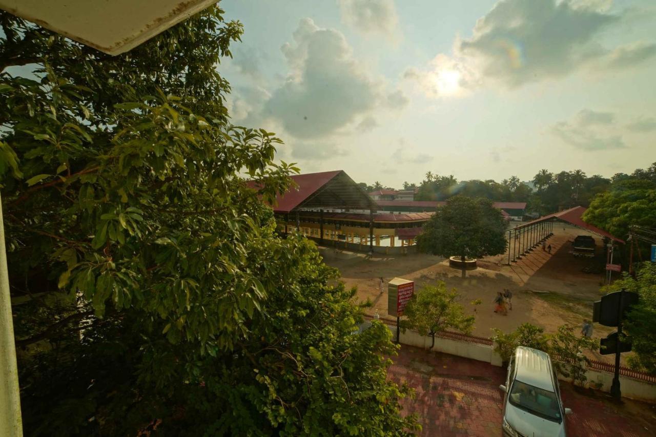 Hotel The Vyshakh Guruvāyūr Exterior foto