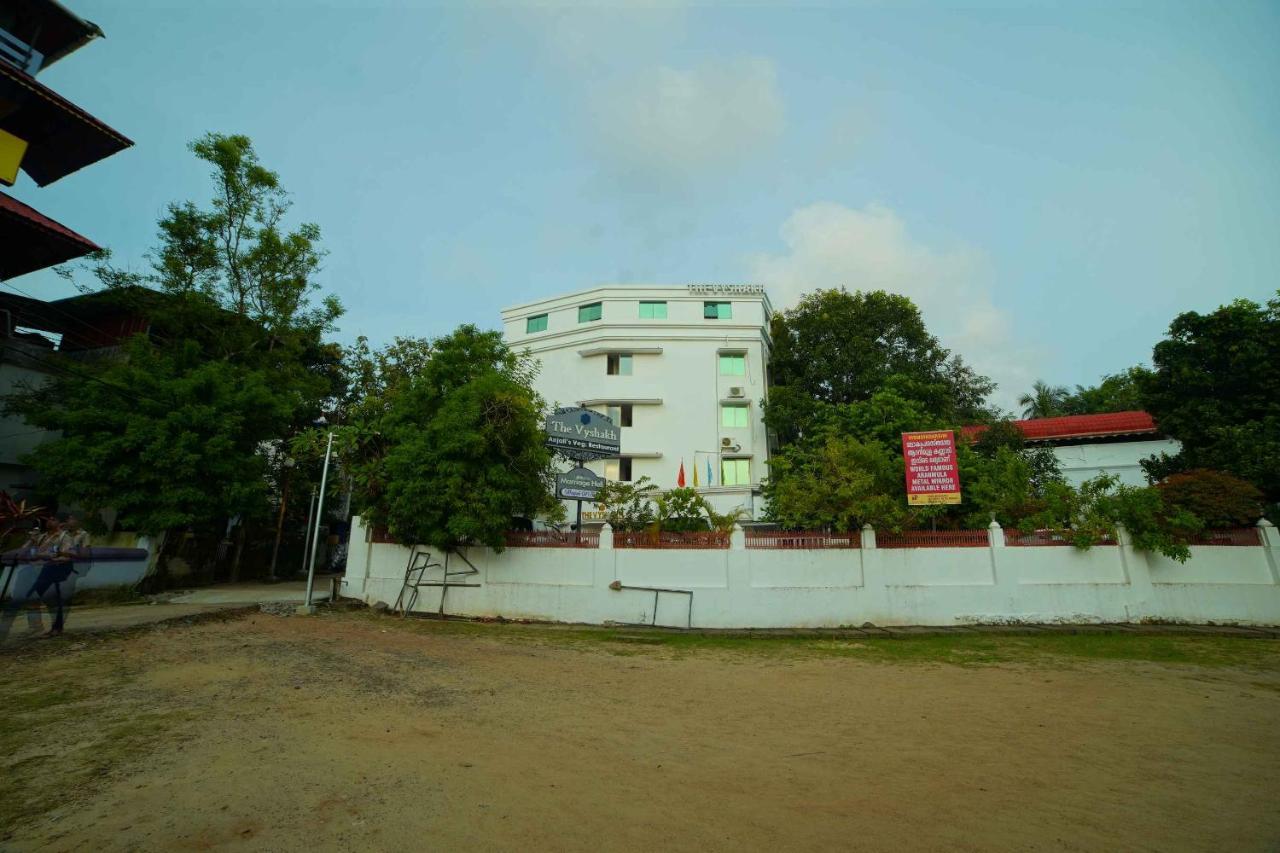 Hotel The Vyshakh Guruvāyūr Exterior foto